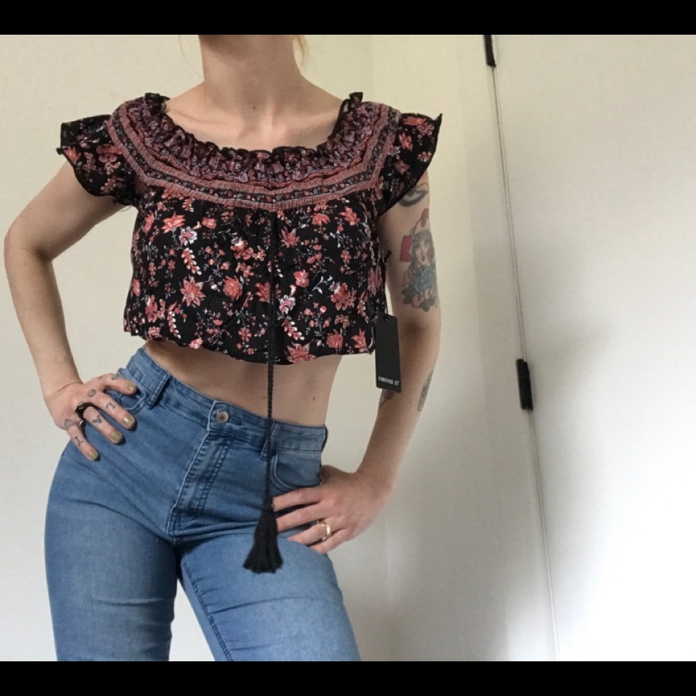 Forever 21 NWT Floral Crop Top